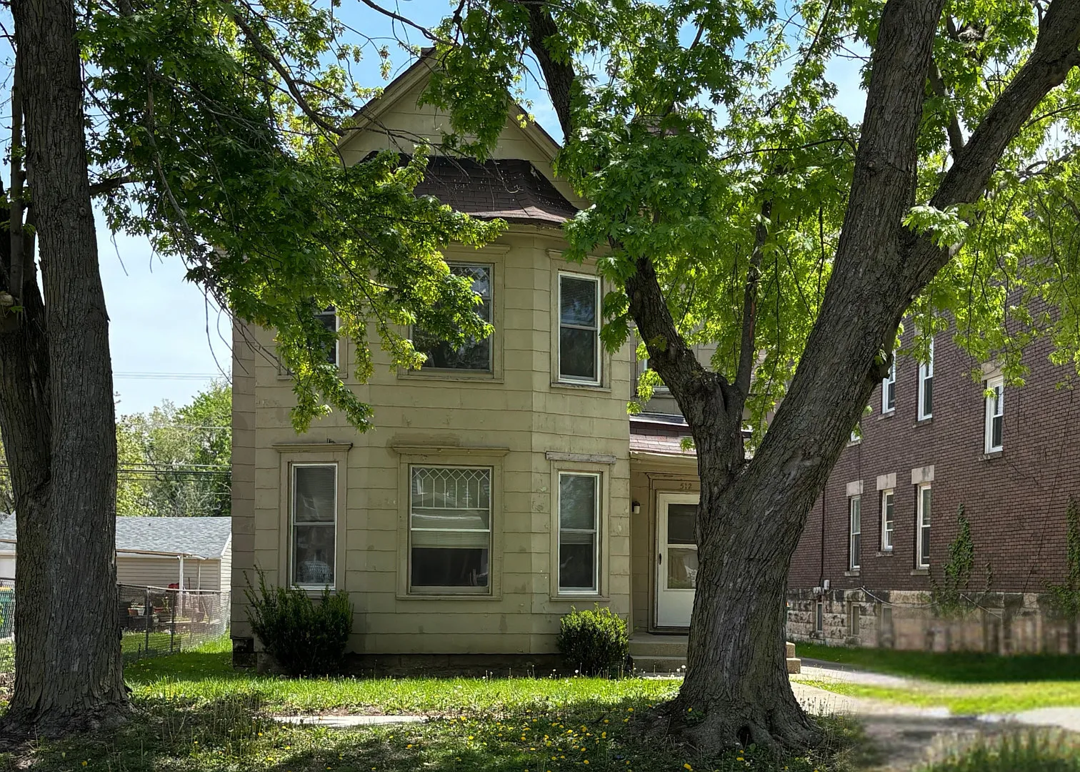 512 N Hickory St photo 1