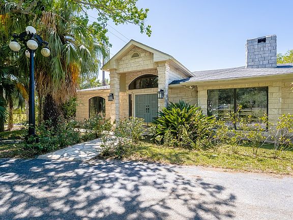 3rd image of 180 Acacia Lake Dr