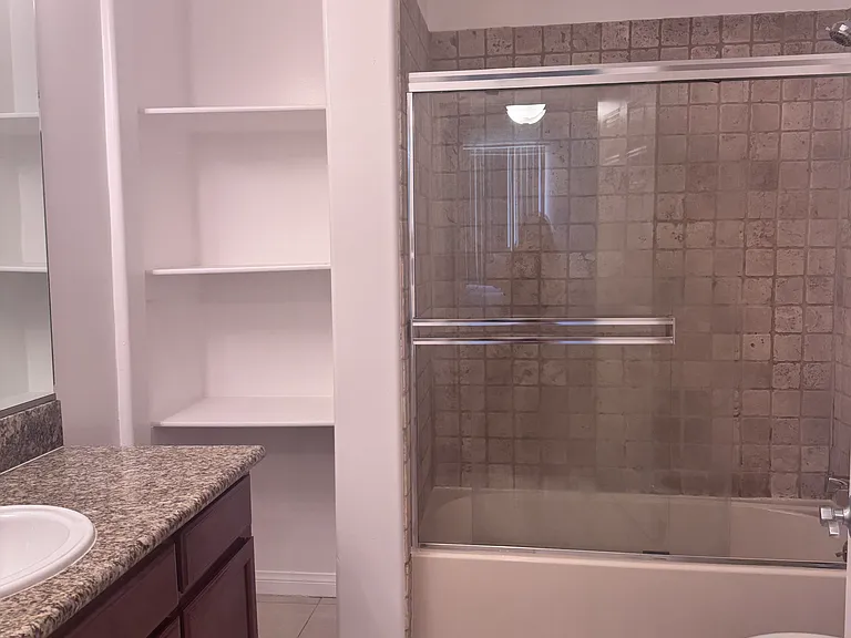 Aqua Vista Apartments — Photo 16