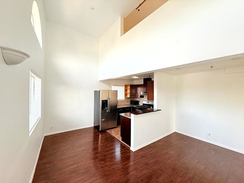 1st image of 432 N Kingsley Dr #8