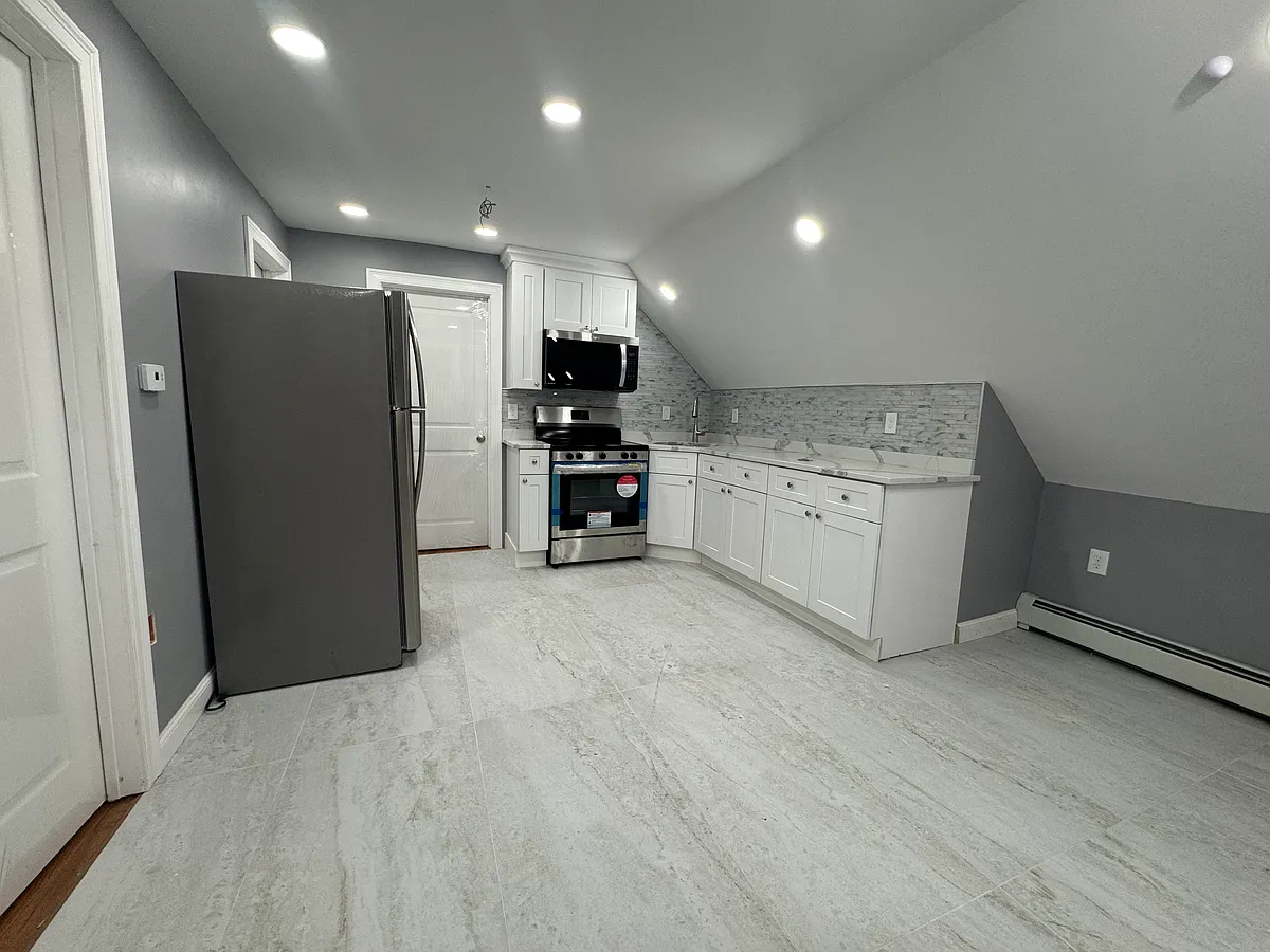 Building Photo - 49 Grand View St #3