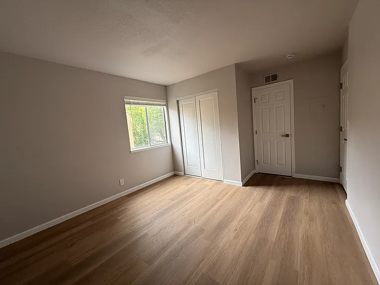 259 N Capitol Ave — Photo 6