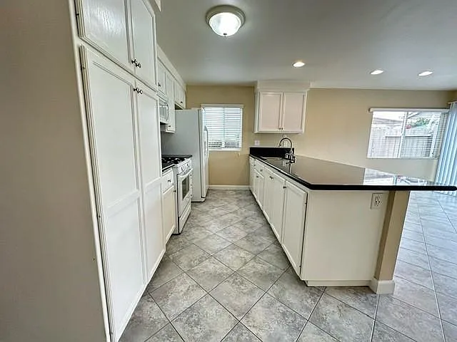 8180 Calle Del Humo — Photo 2
