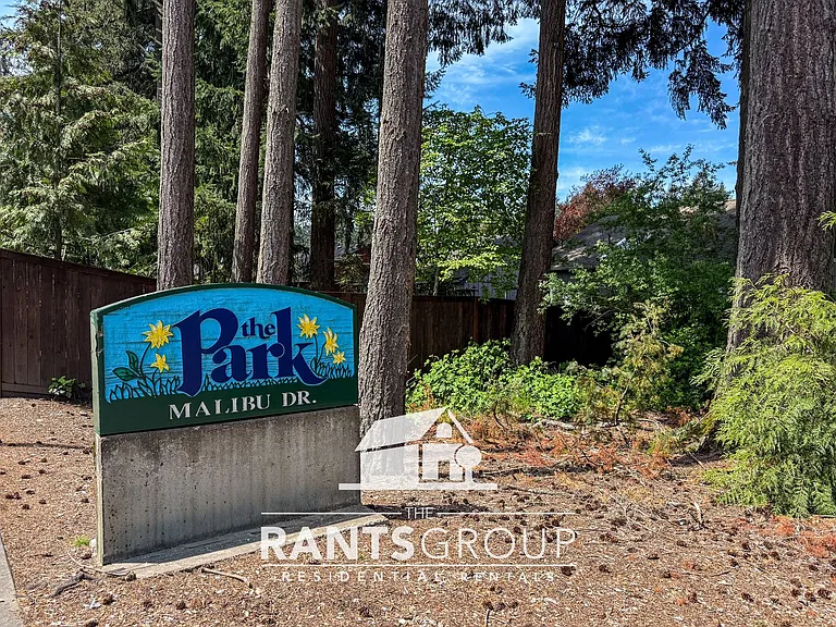660 Malibu Dr SE — Photo 19