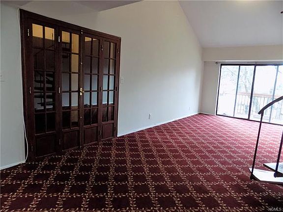 3rd image of 20 Bronxville Glen Dr