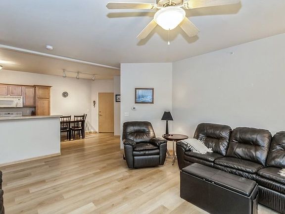 5th image of 470 N 1st Ave