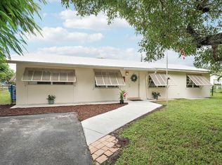 1082 Pineway Dr, Haverhill, FL 33417