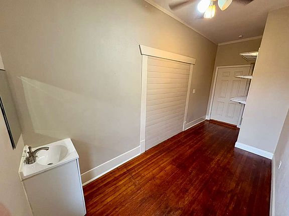 3rd image of 3008 Glen Rae St