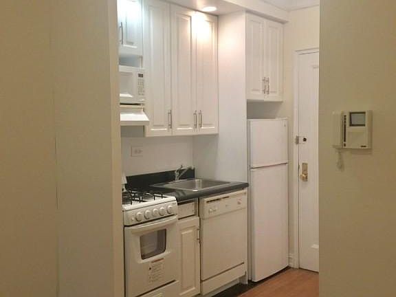 3rd image of 226 E 74th St APT 4D