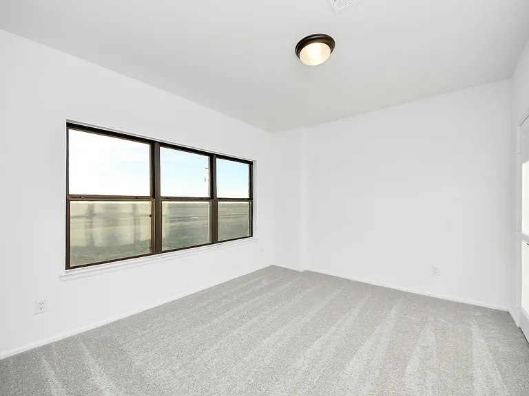 10706 Ursa St — Photo 22