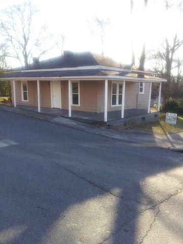 2nd image of 625 Pine St