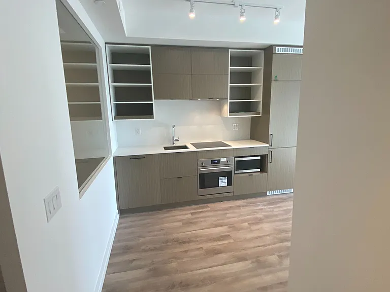 20 Edward St #1713 — Photo 10