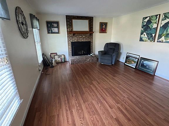 2nd image of 845 Deerfield Dr