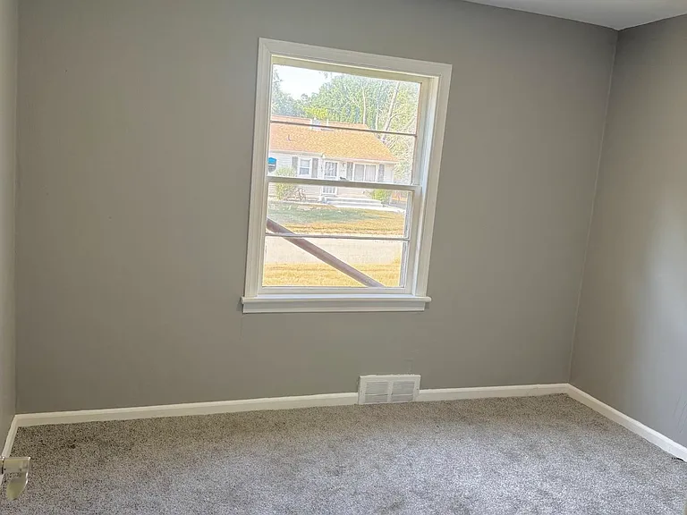 3153 W Mott Ave — Photo 7