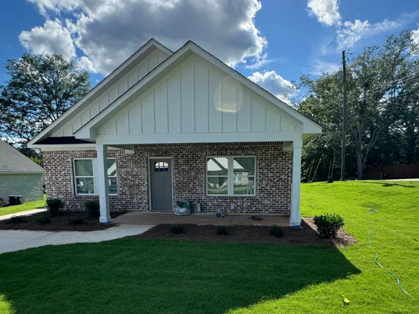 1406 Spring Dr, Opelika, AL 36801