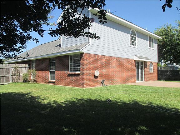 3rd image of 221 Creekside Dr