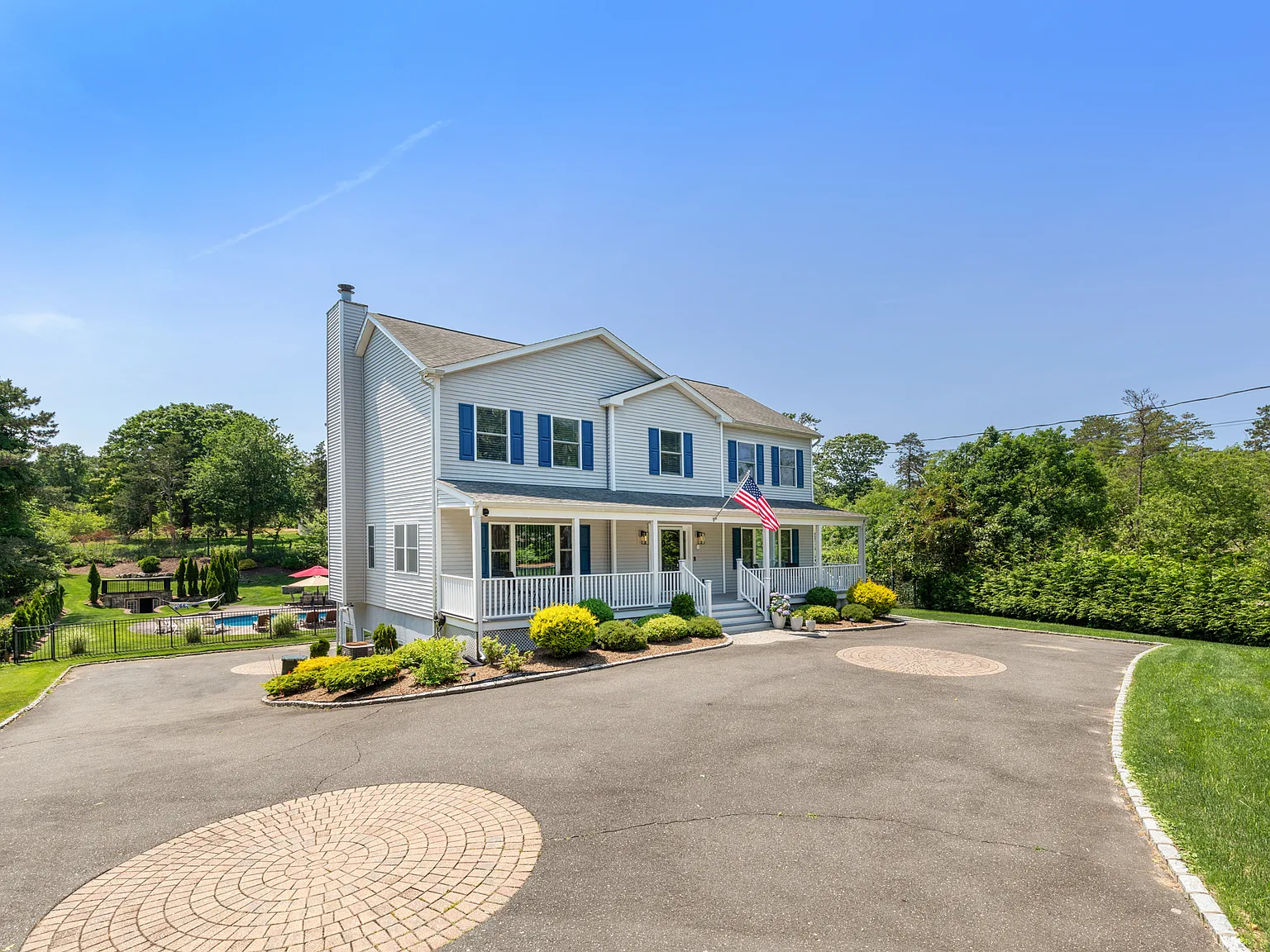 Stunning Southampton Rental — Photo 2
