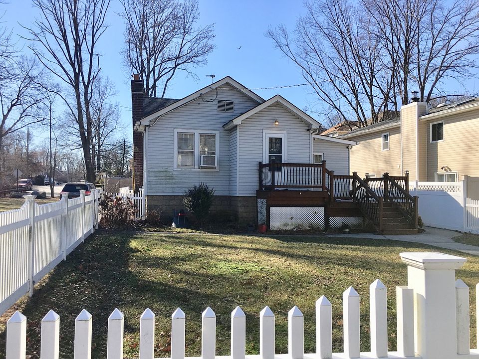 1st image of 132 Jefferson Blvd