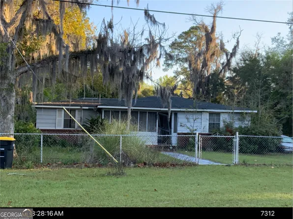 204 Trumbull St, Darien, GA 31305