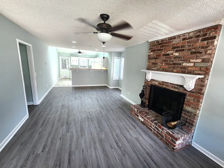 2000 Water Oak Dr #1-A — Photo 3