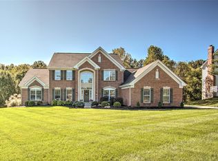 17601 Lisa Valley Ct, Chesterfield, MO 63005