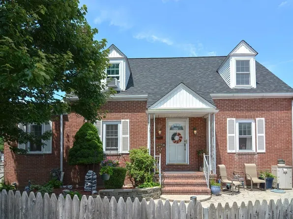 231 231/233 Ocean Grove Ave, Swansea, MA 02777