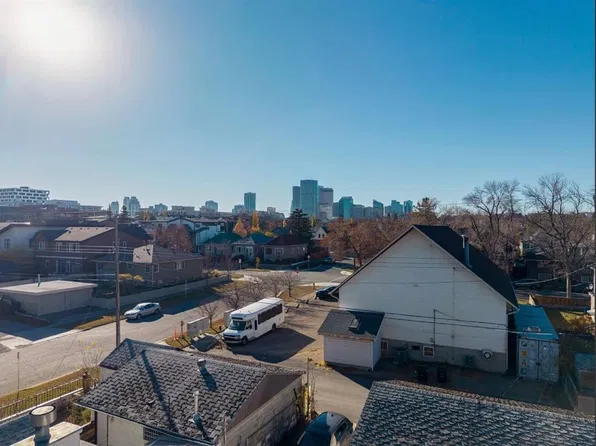 407 E 11th St NE, Calgary, AB T2E 4N5