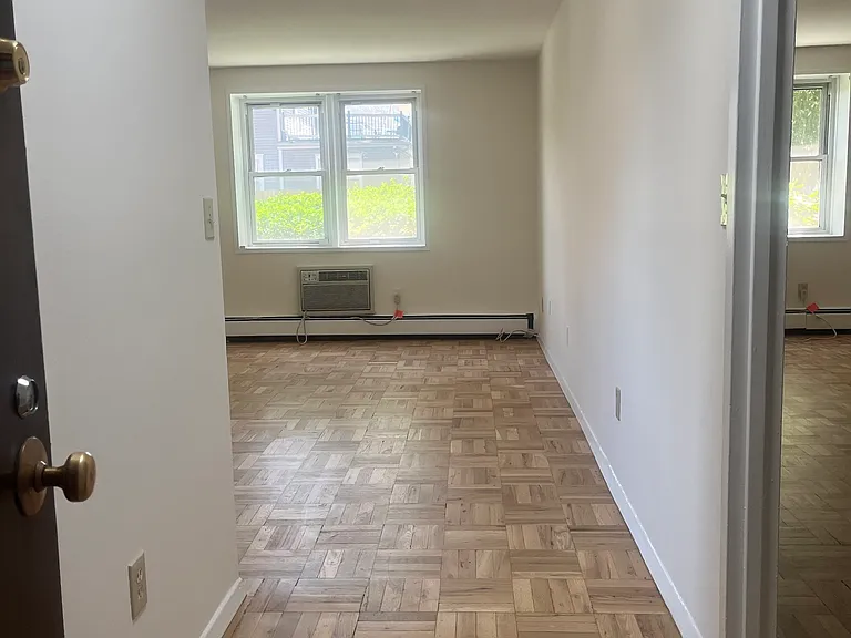 140 Grove St #1D — Photo 3