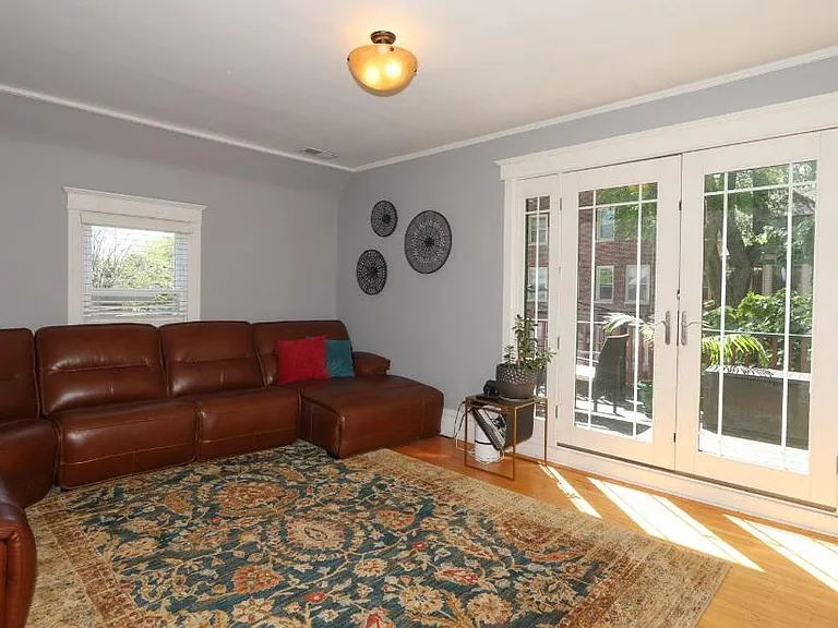 916 Pleasant St #2 — Photo 4