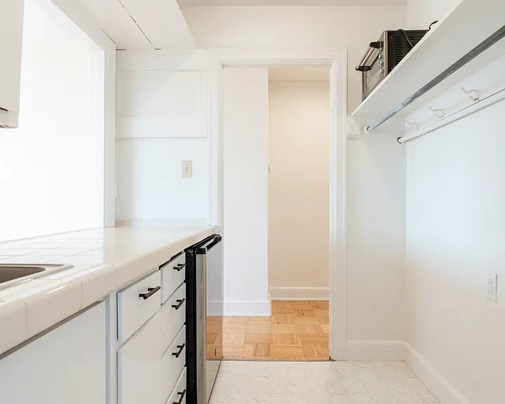 Comfortable Urban Living in a Classic Brick Building Near UW & Light Rail — Photo 16
