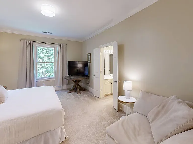 1296 W Wesley Rd NW — Photo 17