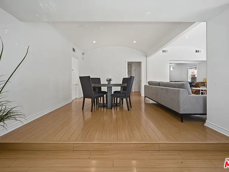232 S Crescent Dr — Photo 3