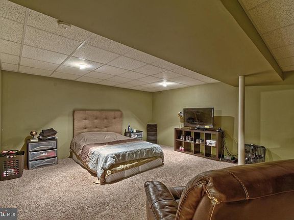 5th image of 107 Braddock Ln