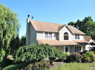 12 Hawk Nest Rd, Tomkins Cove, NY 10986