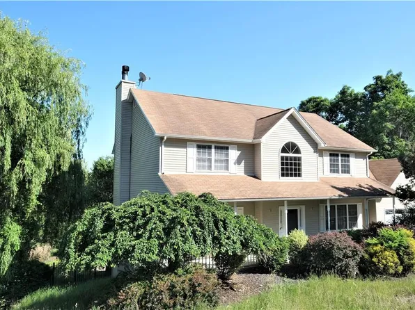 12 Hawk Nest Road, Tomkins Cove, NY 10986