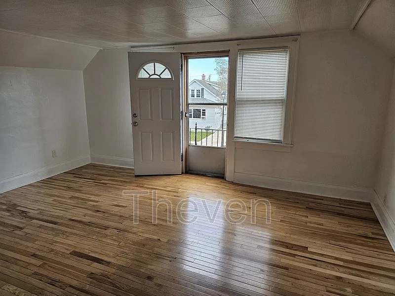 2 bed, 1.0 bath, 750 sqft, $1,375 — Photo 3