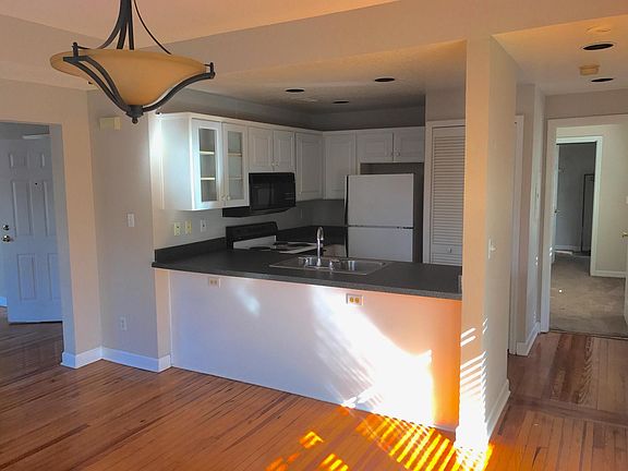 4th image of 421 E Amelia St #B