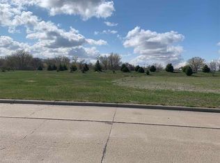 435-437 E Calle Colombo St, Columbus, NE 68601