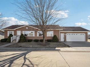 276 Paddock Cir, Iowa City, IA 52240