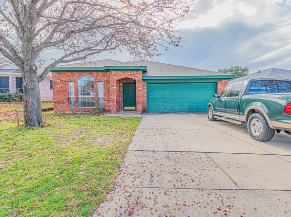 10225 Pleasant Mound Dr, Fort Worth, TX 76108