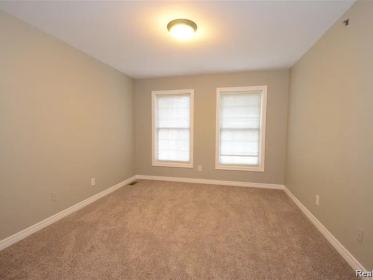263 S Village Way #23 — Photo 32