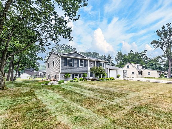2nd image of 57380 Hamilton Dr