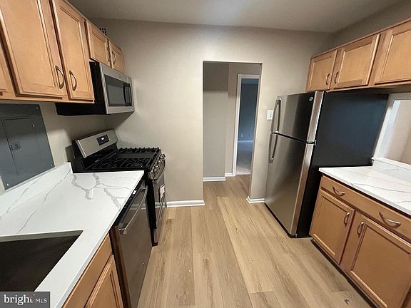 2nd image of 5340 Holmes Run Pkwy Unit 217