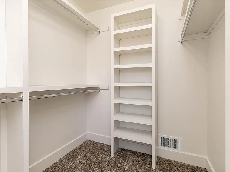 5485 Hammersmith Dr — Photo 29