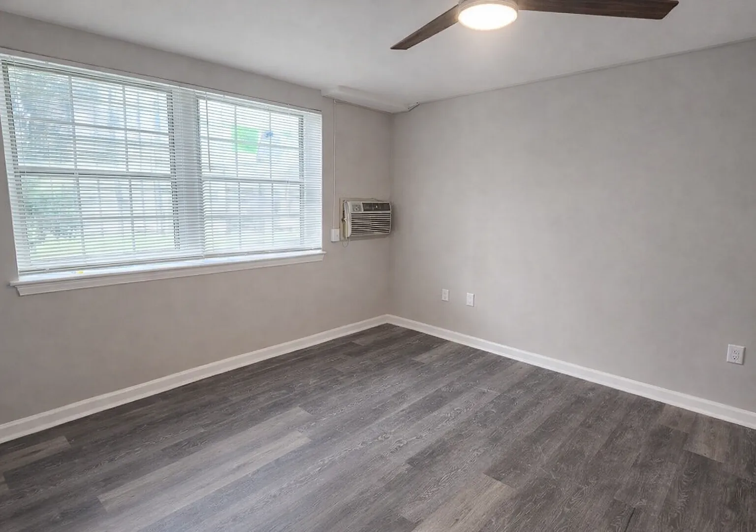 2026 Move-In Special $500 Lease Signing Bonus!! Comfortable 2br Condo With Easy Metro Access — Photo 4