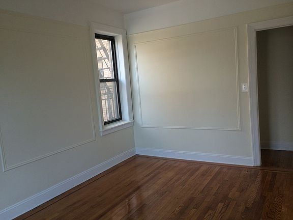 4th image of 4331 45th St APT 5N