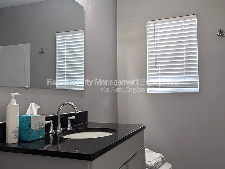 600 N Poplar Ln — Photo 9