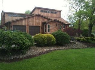 14831 Palmyra Rd, Diamond, OH 44412