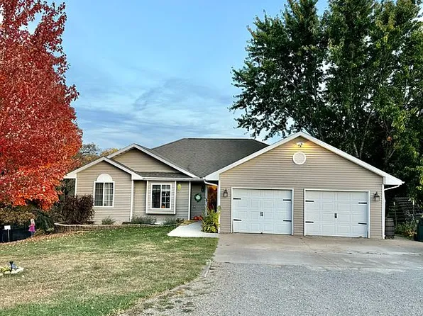 836 197th Pl, Pella, IA 50219