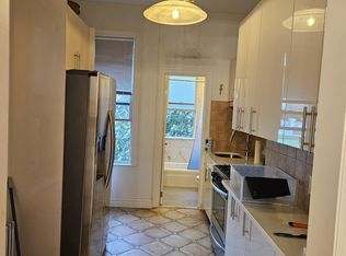 138 Newel St #3L, Brooklyn, NY 11222